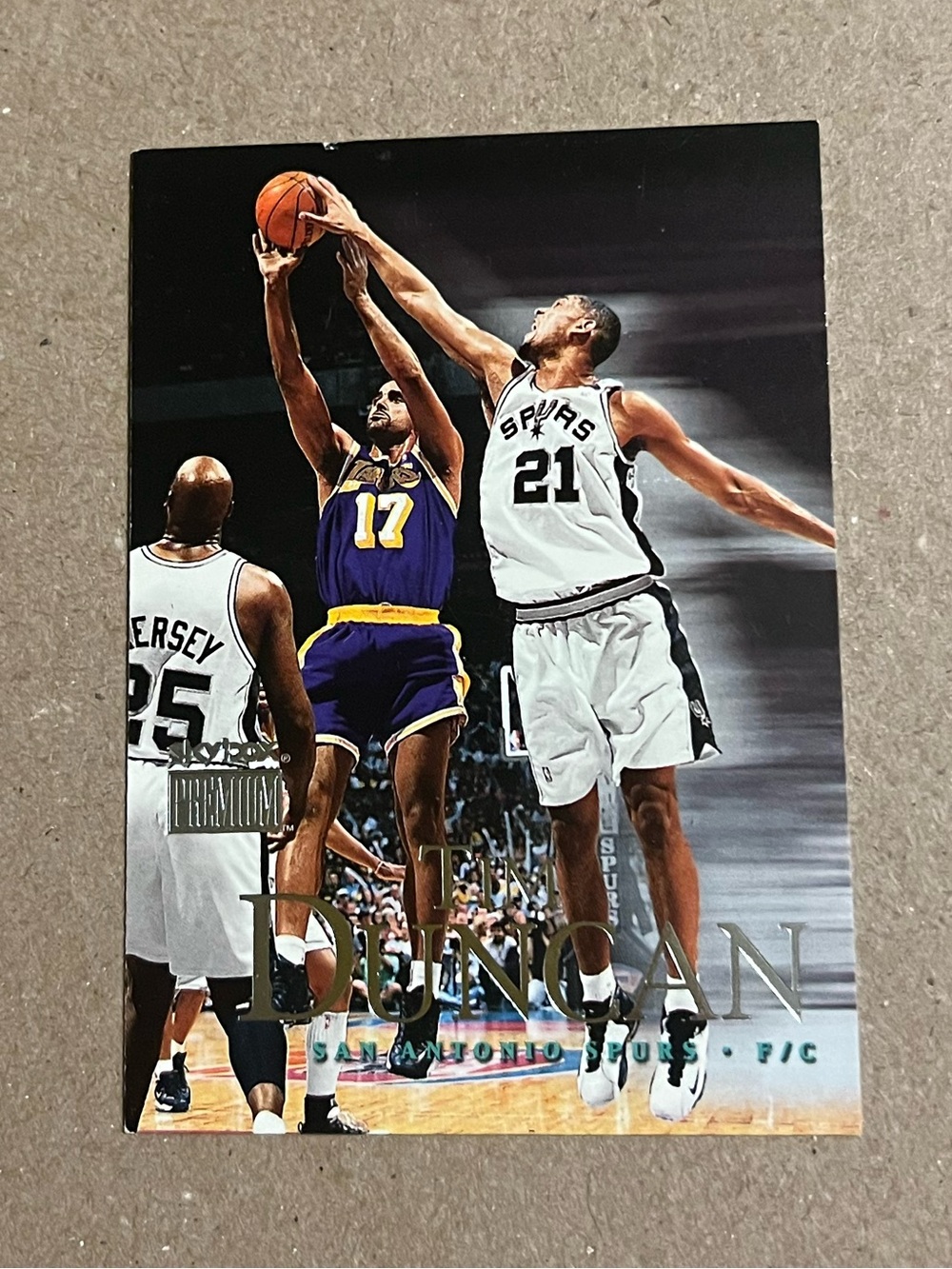 1999-00 SkyBox Premium #56 Tim Duncan #56 San Antonio Spurs. Basketball Card